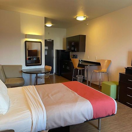 Baymont By Wyndham Williston Hotel Екстериор снимка