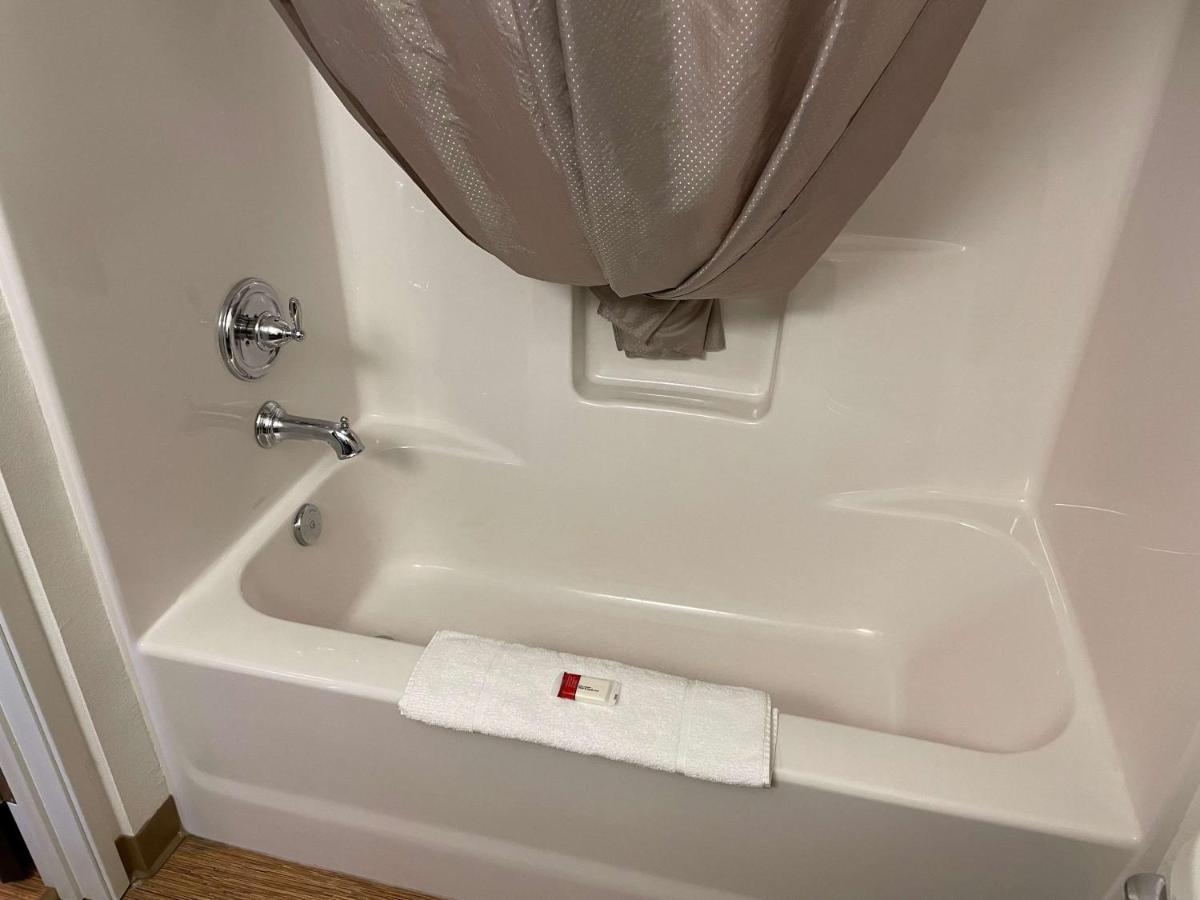 Baymont By Wyndham Williston Hotel Екстериор снимка