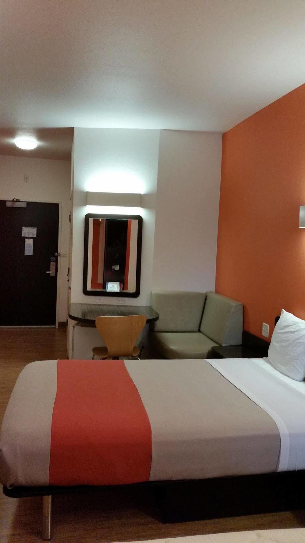 Baymont By Wyndham Williston Hotel Екстериор снимка